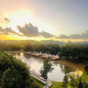 老师脱👙让学生摸🐻欧美
